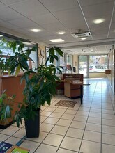 Retail in Monteux for lease Interior Photo- Image 1 of 7