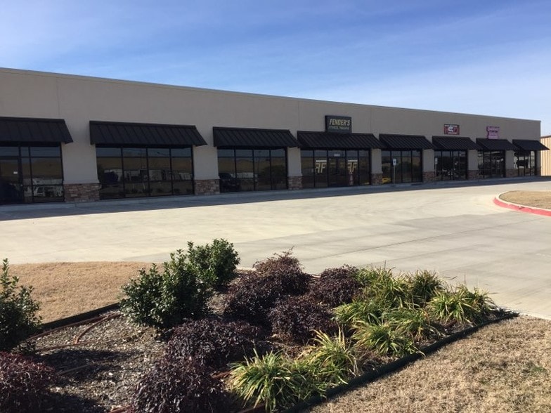 5850 Kroger Dr, Fort Worth, TX à louer - Photo du bâtiment - Image 2 de 7