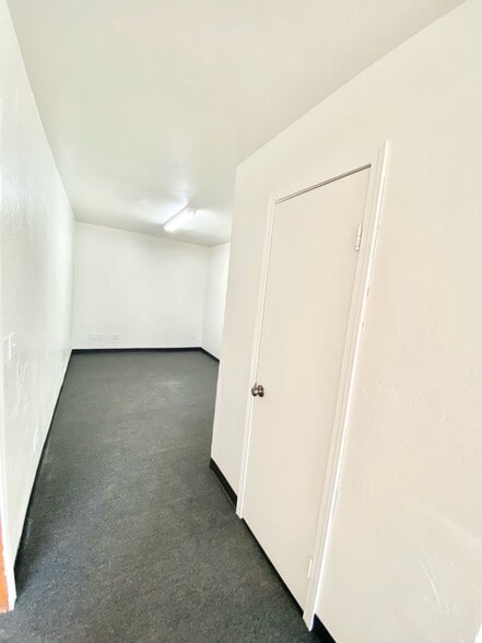 313-319 NW 67th St, Oklahoma City, OK for lease - Interior Photo - Image 3 of 5