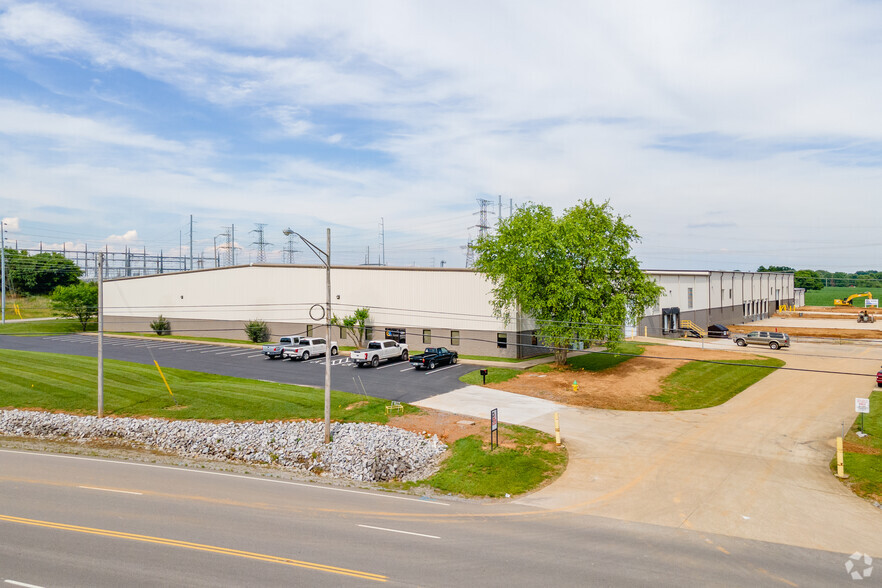 681 International Blvd, Clarksville, TN for sale - Building Photo - Image 1 of 1