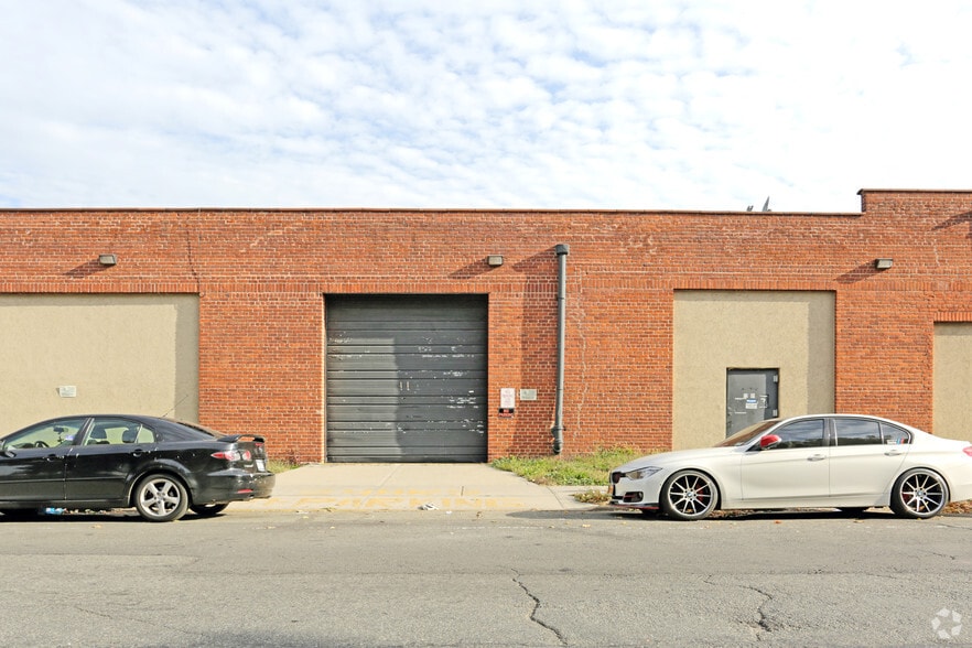12-01 34th Ave, Long Island City, NY for lease - Building Photo - Image 2 of 8