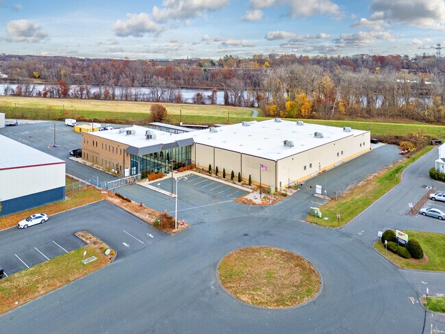 Plus de détails pour 151 Capital Dr, West Springfield, MA - Industriel à louer