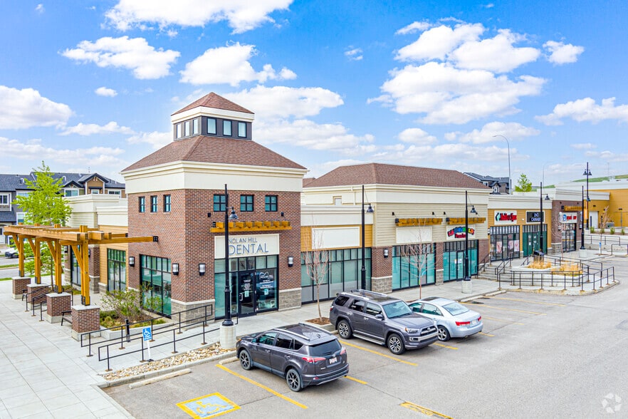 8 Nolan Hill Blvd NW, Calgary, AB for lease - Primary Photo - Image 1 of 4