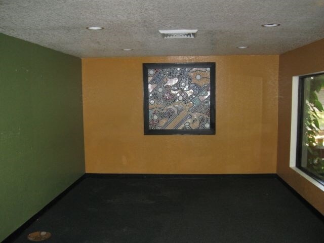 552 Clearwater Largo Rd N, Largo, FL à vendre - Photo du bâtiment - Image 2 de 23