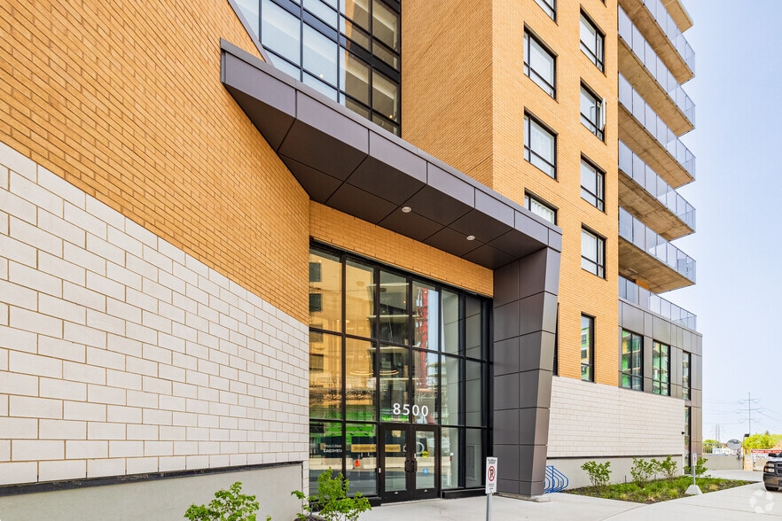 8500 Boul Viau, Saint-leonard, QC à louer - Photo du bâtiment - Image 3 de 5