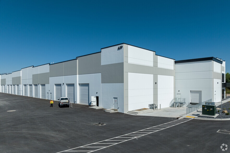 593-689 N Saratoga Rd, Saratoga Springs, UT for lease - Building Photo - Image 3 of 22