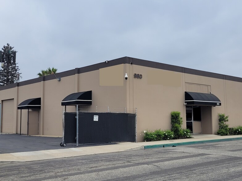 954-960 W Brooks St, Ontario, CA à louer - Photo du bâtiment - Image 3 de 11