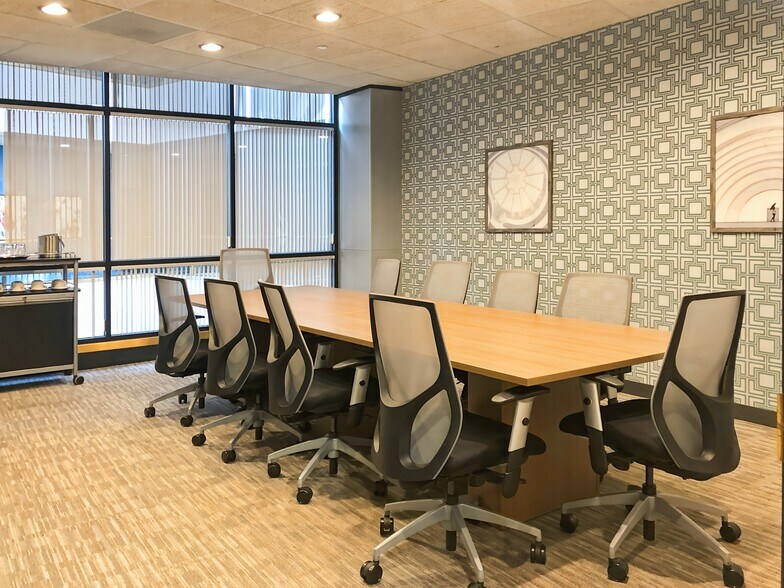 125 Half Mile Rd, Red Bank, NJ à louer - Photo intérieure - Image 2 de 12