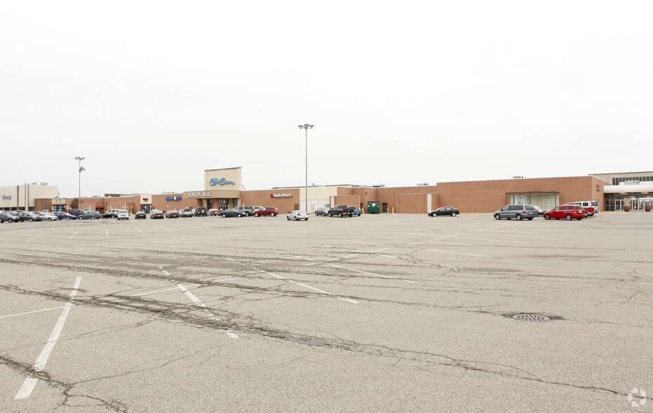 1357 S Main, Adrian, MI for lease - Building Photo - Image 2 of 20