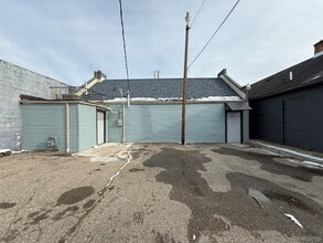 22741 Van Dyke Rd, Warren, MI à louer Photo du bâtiment- Image 2 de 9