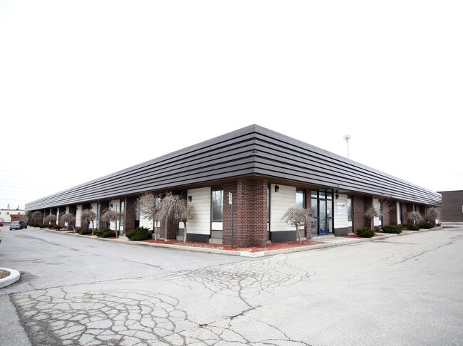 Plus de détails pour 2709-2735 Rena Rd, Mississauga, ON - Industriel à vendre
