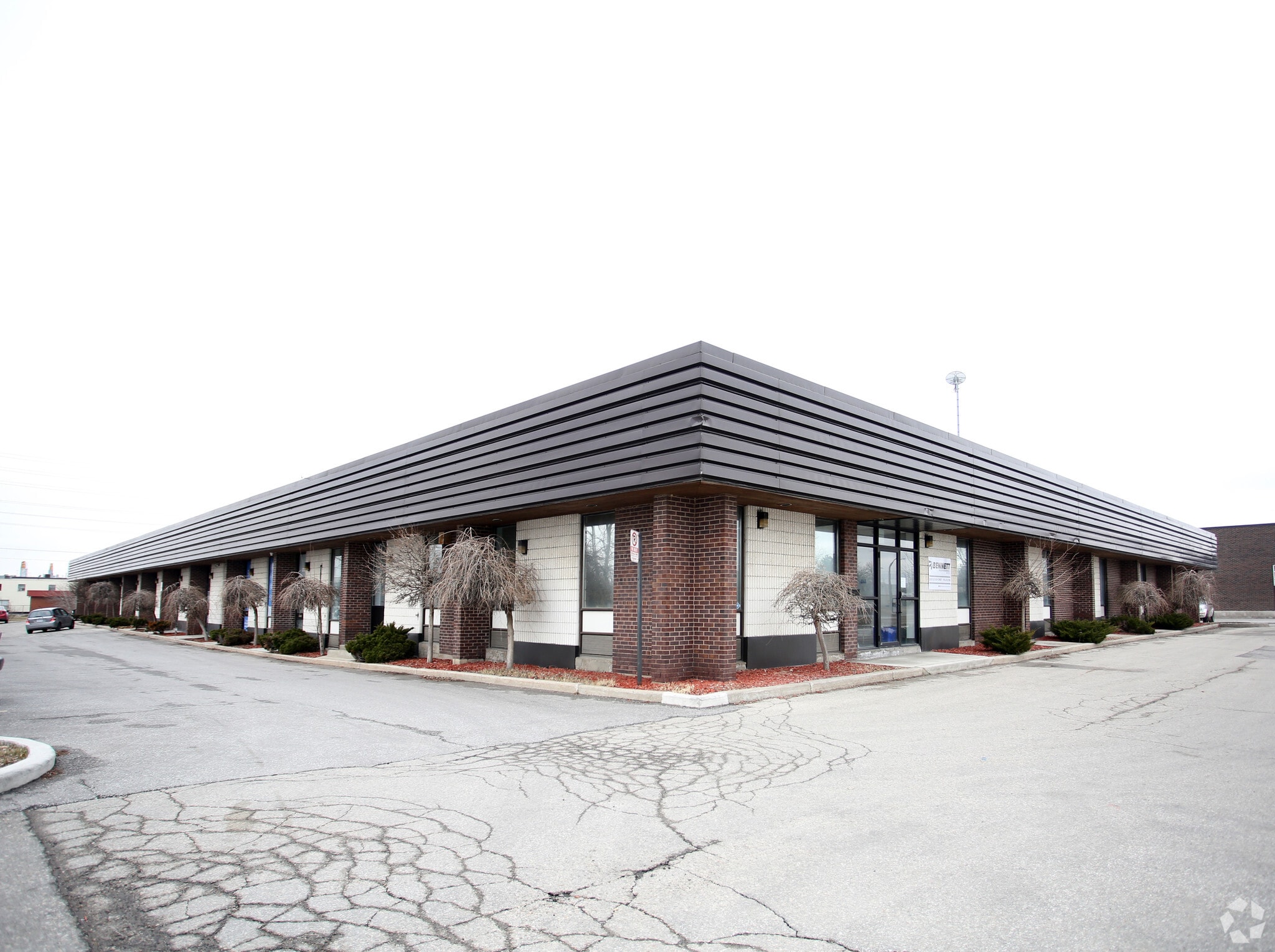 2709-2735 Rena Rd, Mississauga, ON à vendre Photo principale- Image 1 de 3