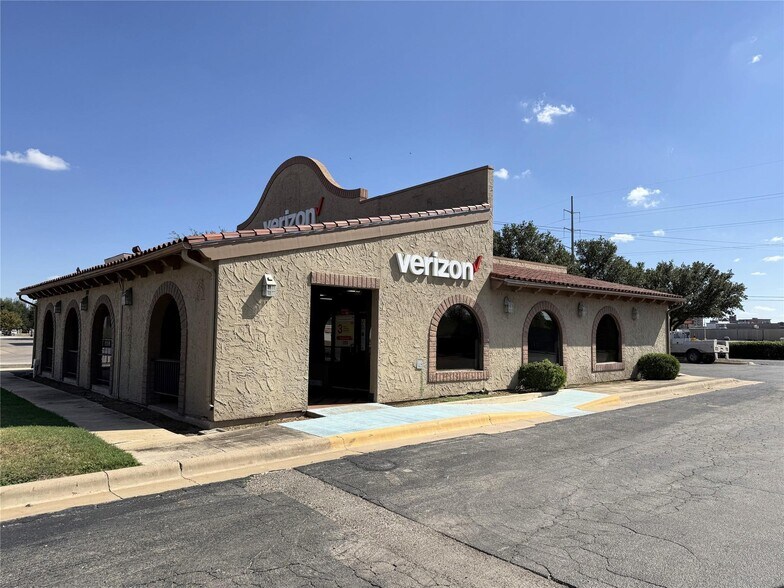 300 W Commerce St, Brownwood, TX for sale - Primary Photo - Image 1 of 4