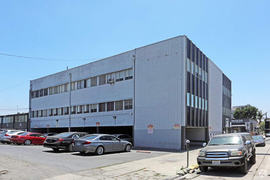 8281 Melrose Ave, Los Angeles, CA à louer - Photo du bâtiment - Image 2 de 11