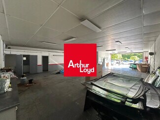 Plus de détails pour Local d'activités à louer