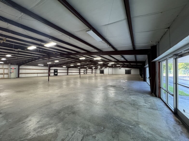 5744 Market St, Wilmington, NC for lease - Interior Photo - Image 3 of 3