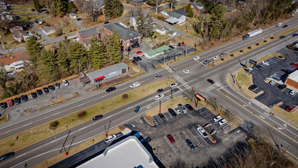 700 Volunteer Pky, Bristol, TN for sale - Building Photo - Image 3 of 15