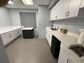 265 Exchange Dr, Crystal Lake, IL for lease Interior Photo- Image 1 of 8