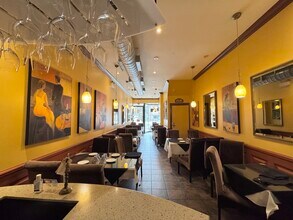 2372 Bloor St W, Toronto, ON à louer Photo intérieure- Image 2 de 4