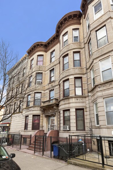 782 Lincoln Pl, Brooklyn, NY à vendre - Photo principale - Image 1 de 9