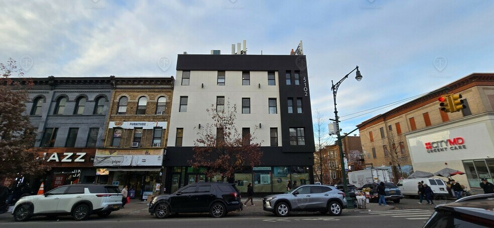 5102 5th Ave, Brooklyn, NY à louer - Photo du bâtiment - Image 2 de 8