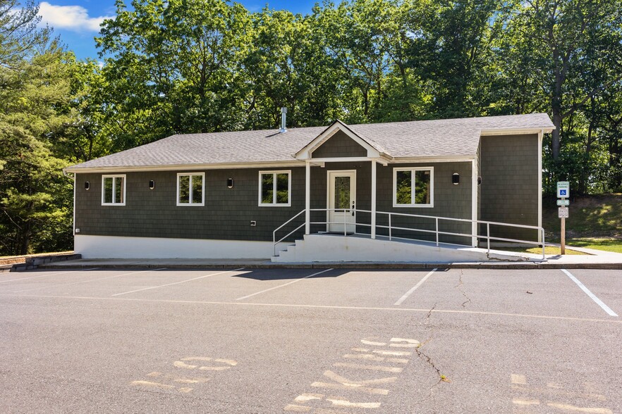 352 Monmouth Rd, Millstone Township, NJ for lease - Building Photo - Image 1 of 48