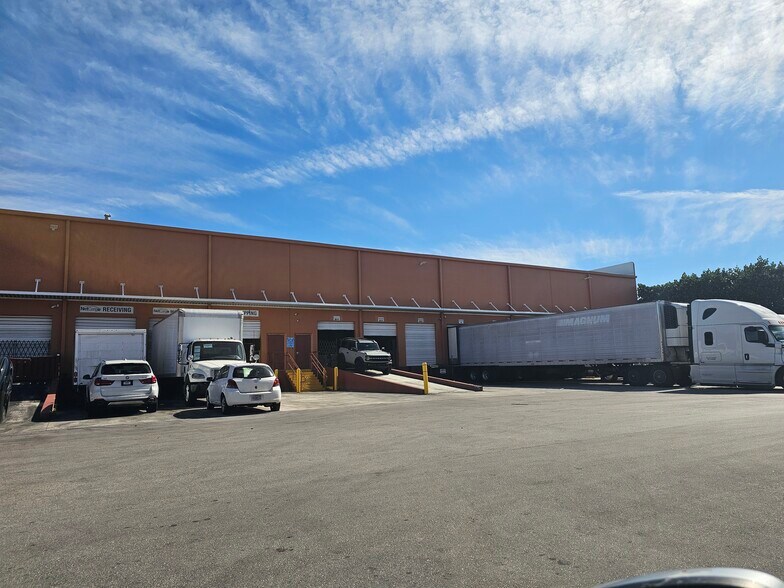 9613 NW 33rd St, Doral, FL à vendre - Photo du bâtiment - Image 3 de 10