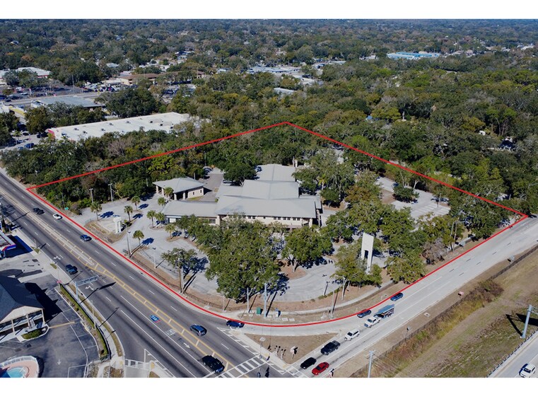 320 E Fletcher Ave, Tampa, FL à vendre - Photo du bâtiment - Image 1 de 18