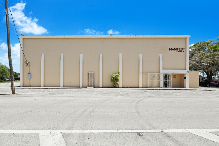 680 Superior St, Opa-locka, FL à vendre - Photo du bâtiment - Image 3 de 24