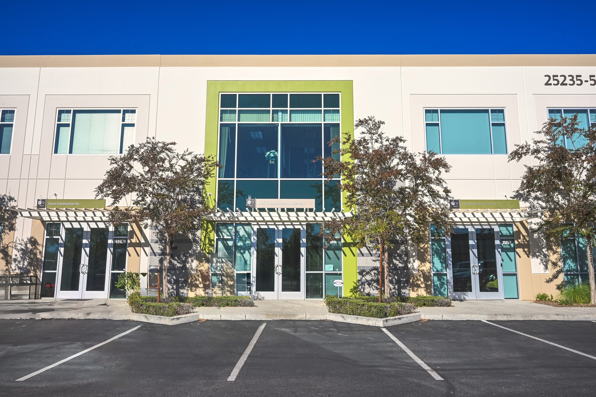 25235-25251 Avenue Tibbitts, Valencia, CA à vendre Photo du bâtiment- Image 1 de 6