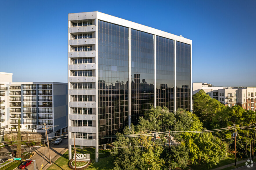 5300 Memorial Dr, Houston, TX à louer - Photo du b timent - Image 1 de 11