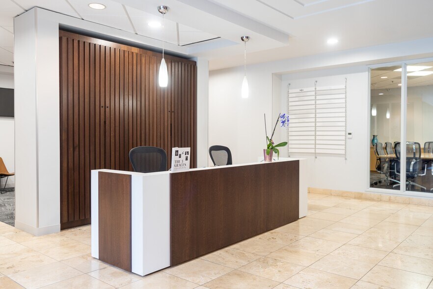 5 Centerpointe Dr, Lake Oswego, OR à louer - Photo intérieure - Image 3 de 23