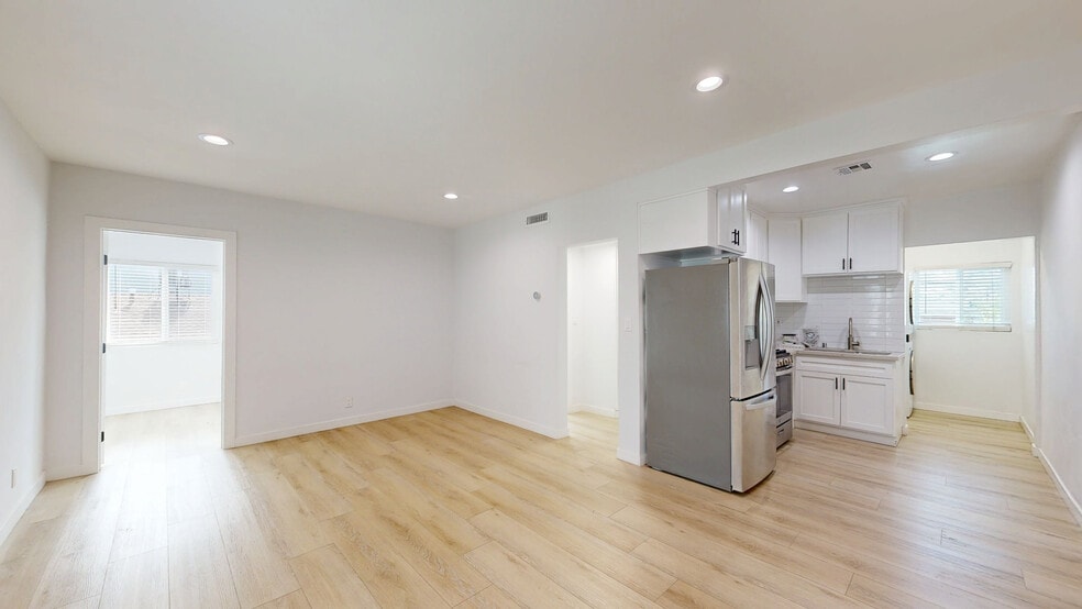 7323 Valmont St, Tujunga, CA for sale - Matterport 3D Scan - Image 2 of 23