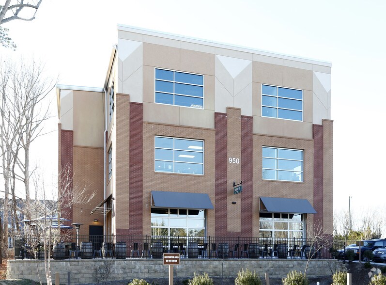 950 Windy Rd, Apex, NC à louer - Photo du bâtiment - Image 3 de 5