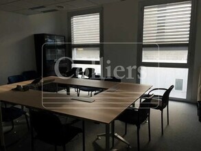 42 Rue De Ruffi, Marseille for lease Interior Photo- Image 2 of 4