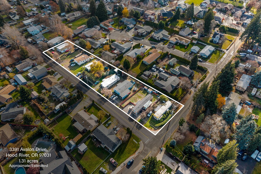 3391 Avalon Dr, Hood River, OR à vendre - Photo du bâtiment - Image 3 de 13