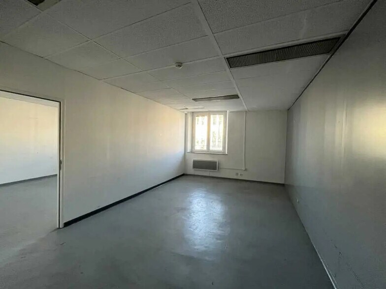 29 Boulevard Charles Nedelec, Marseille for lease - Interior Photo - Image 2 of 17