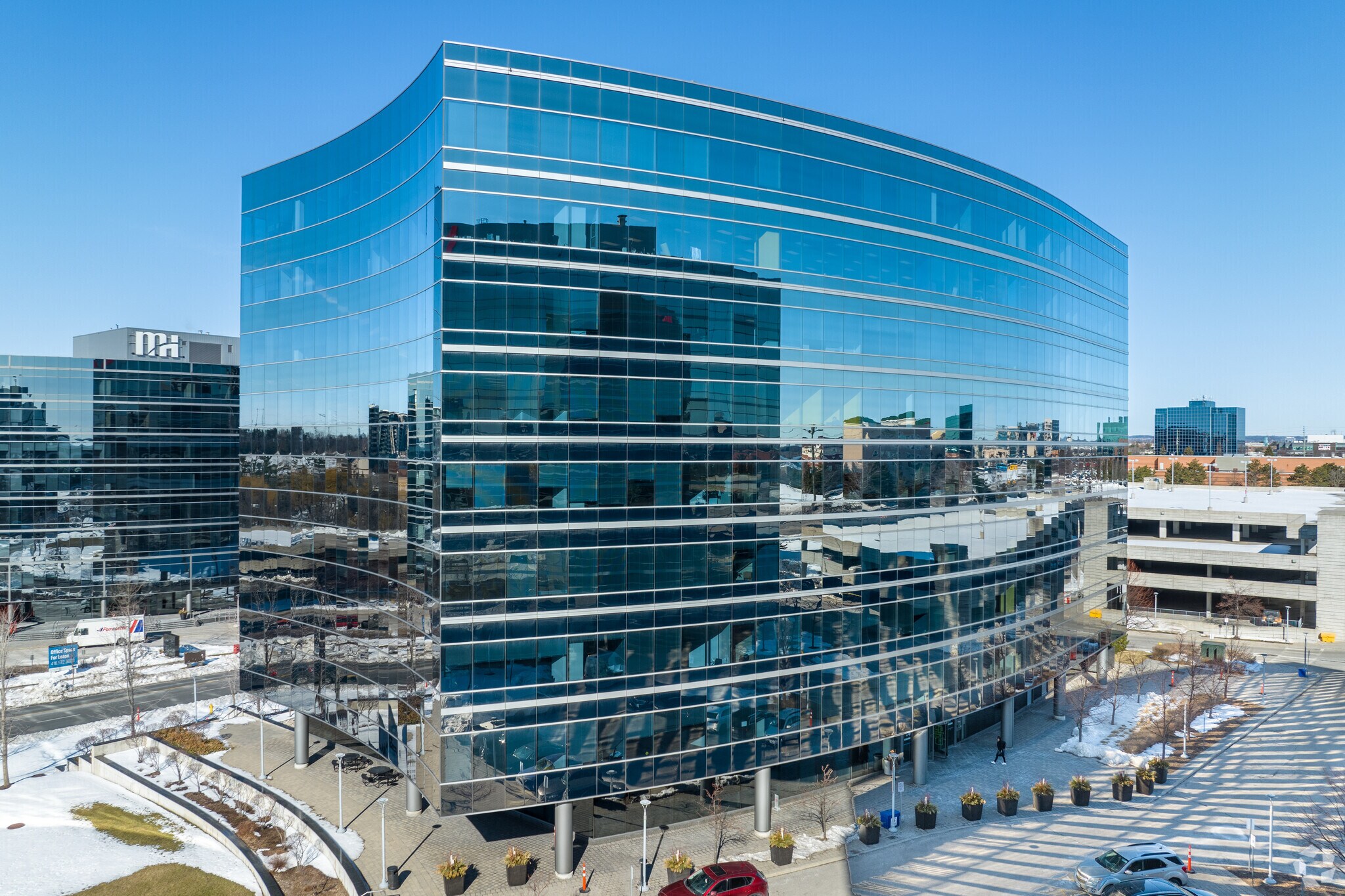 150 Commerce Valley Dr W, Markham, ON à louer Photo du bâtiment- Image 1 de 9