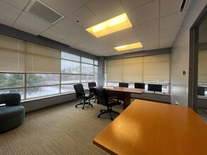 99 Conifer Hill Dr, Danvers, MA à louer Photo intérieure- Image 1 de 3