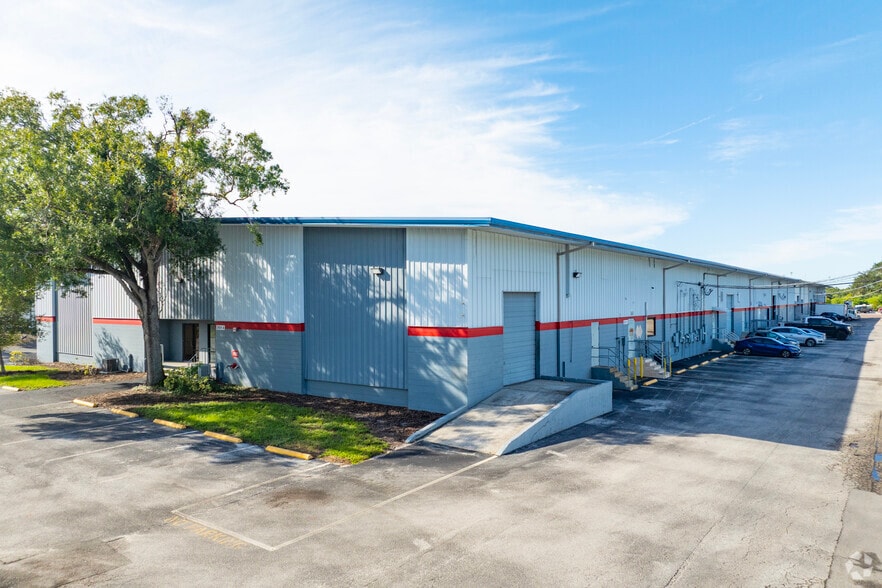 2604 Tampa East Blvd, Tampa, FL for lease - Building Photo - Image 1 of 10