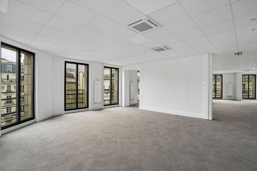 13 Place Kossuth, Paris à louer - Photo du bâtiment - Image 3 de 10