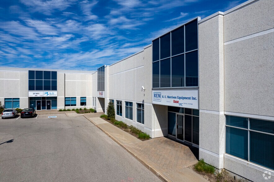 3615 Laird Rd, Mississauga, ON à louer - Photo du bâtiment - Image 3 de 6