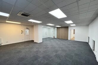 Lustleigh Close, Exeter for lease Interior Photo- Image 1 of 4
