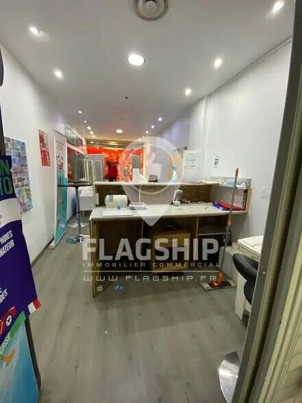 Retail in Malakoff for lease - Interior Photo - Image 2 of 7