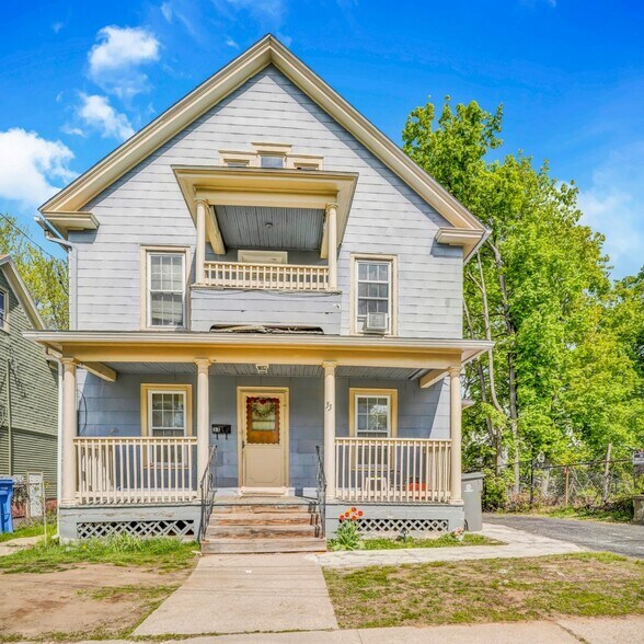 33 Landry St, Bristol, CT à vendre - Photo principale - Image 2 de 2