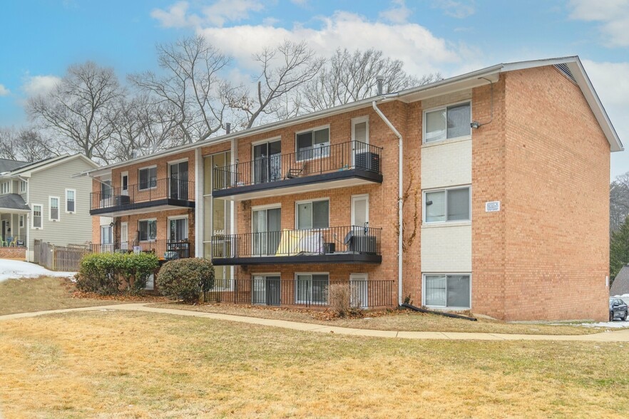 6444 5th Ave, Takoma Park, MD for sale - Building Photo - Image 3 of 7