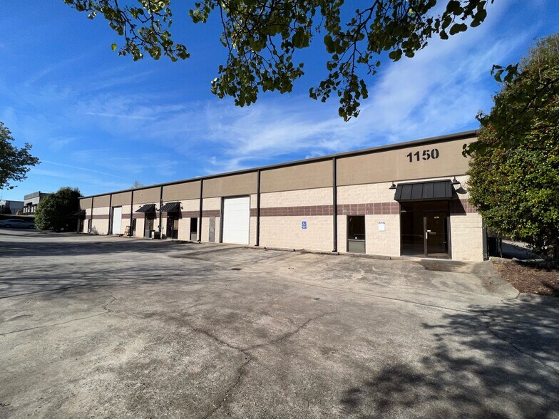 1150 Alpha Dr, Alpharetta, GA à louer - Photo du bâtiment - Image 2 de 17
