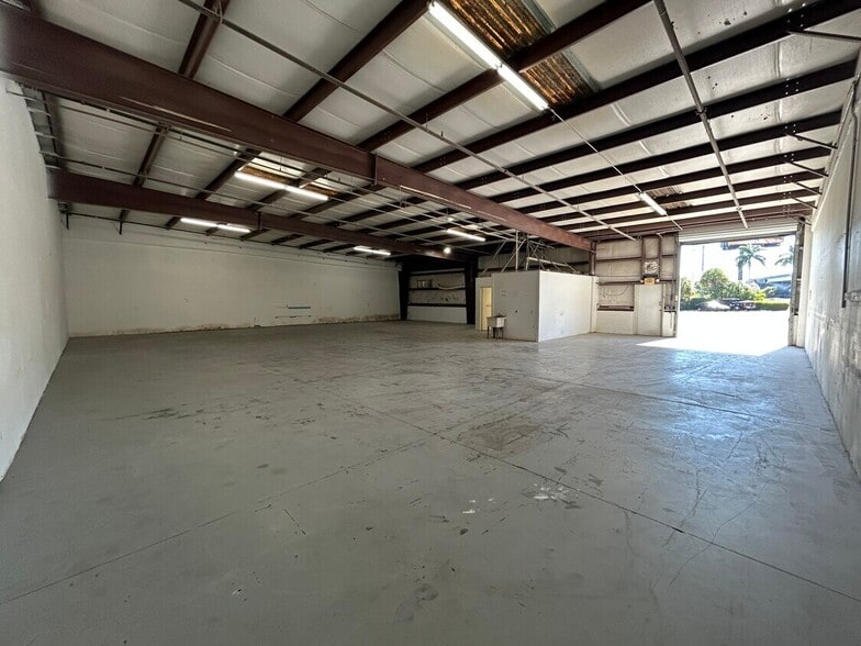 6557 Garden Rd, Riviera Beach, FL for lease - Building Photo - Image 3 of 23