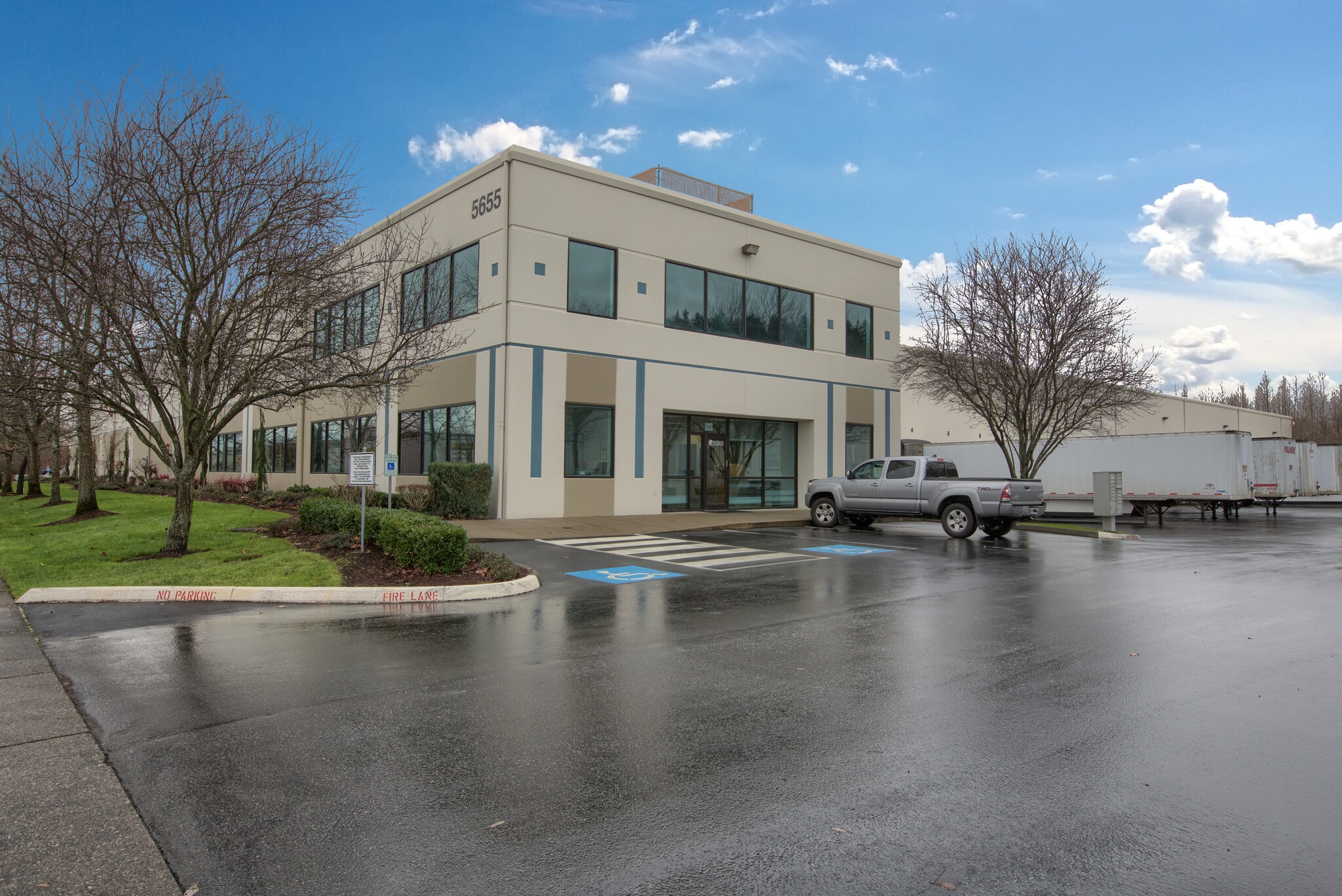 5655 8th St E, Fife, WA à louer Photo du bâtiment- Image 1 de 5