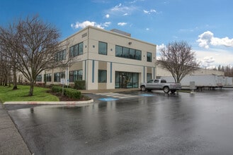 5655 8th St E, Fife, WA à louer Photo du bâtiment- Image 1 de 5